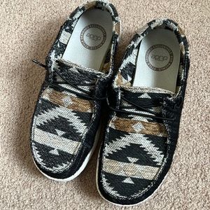 Buckle Exclusive - Hey Dudes Aztec Print